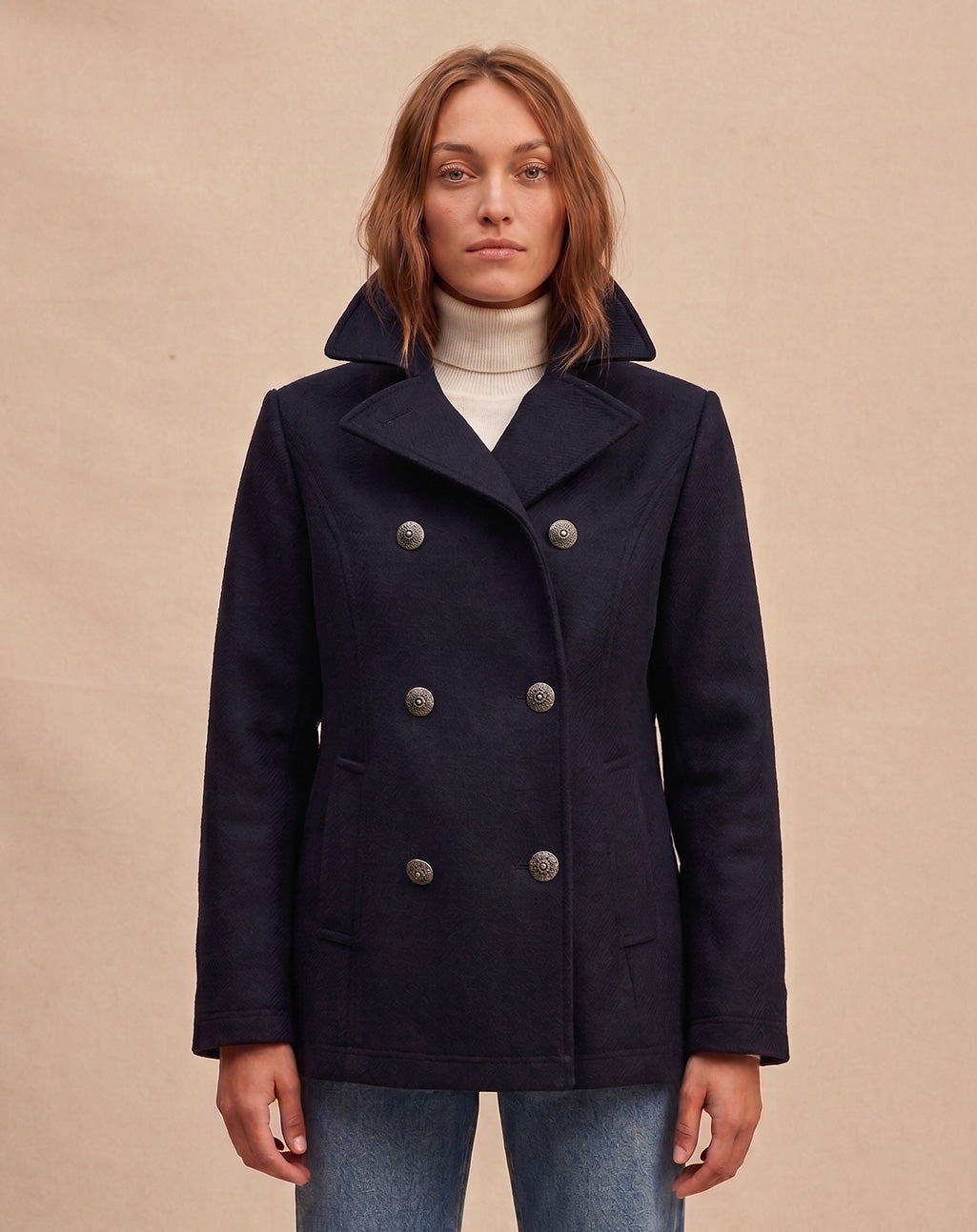 Dalmard Marine Brest peacoat van 100% waterdichte wol met dubbele knopenrij en rechte pasvorm voor dames.